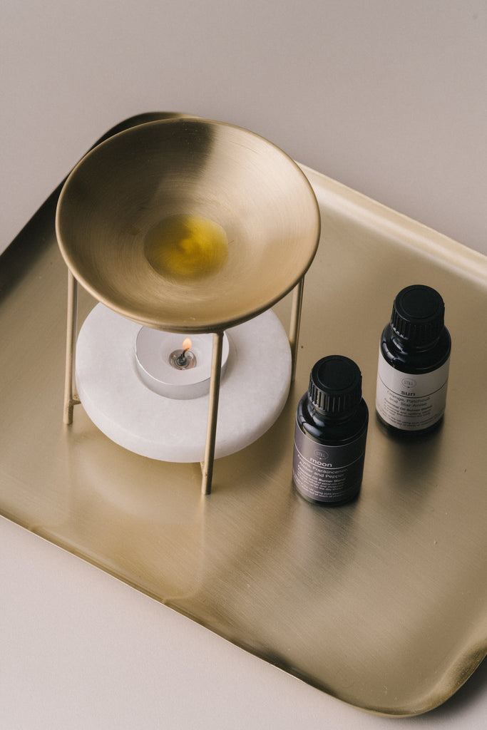 Fill your home with Cosmic aromas with our solid brass oil diffuser and natural oil blends, Sun and Moon.  Using only pure natural ingredients we have create two oil blends that evoke the awesome power of cosmic energy and astral significance. With this gift set you can choose between the metallic tones of Moon or the warming notes of Sun.